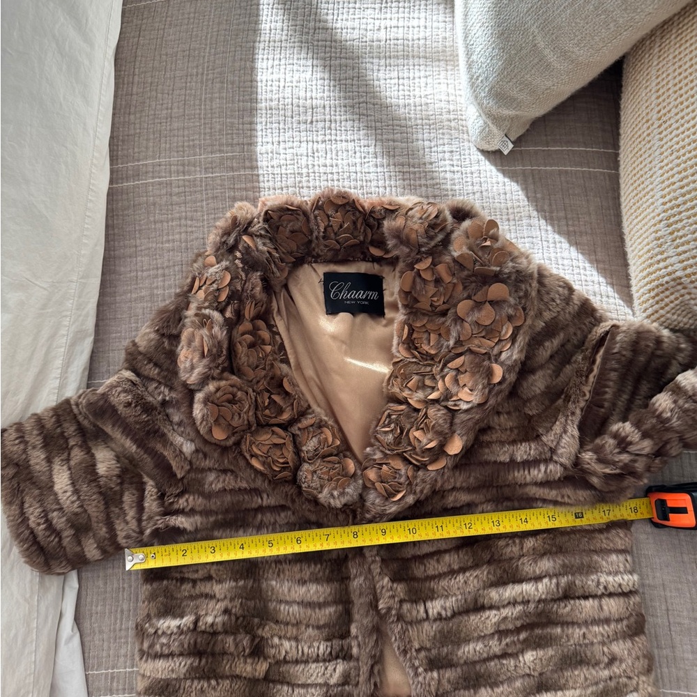 Cropped fur Shrug - Picture 5 of 5